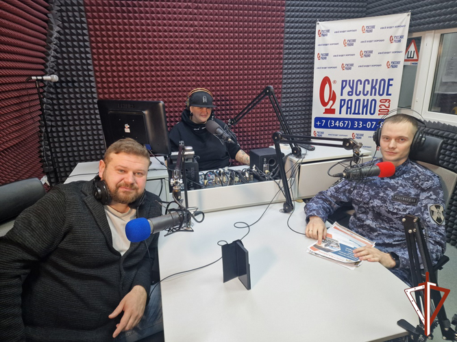 Офицер Росгвардии в прямом эфире радиостанции «Русское радио» рассказал югорчанам о вакансиях и порядке поступления в вузы ведомства