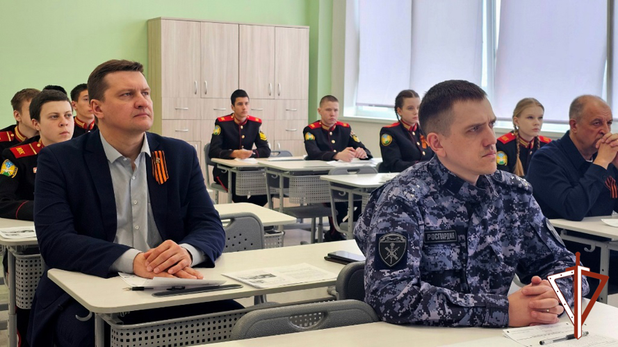  Военнослужащие и сотрудники  Росгвардии написали Диктант Победы в Югре