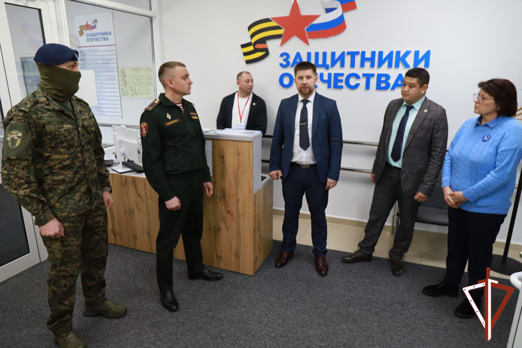Офицеры Росгвардии встретились с руководством фонда «Защитники Отечества» в Ханты-Мансийске