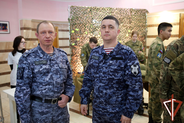 Сотрудники Росгвардии в Югре приняли участие в премьере документального фильма о военнослужащем ведомства Герое России Александре Бузине (ВИДЕО)