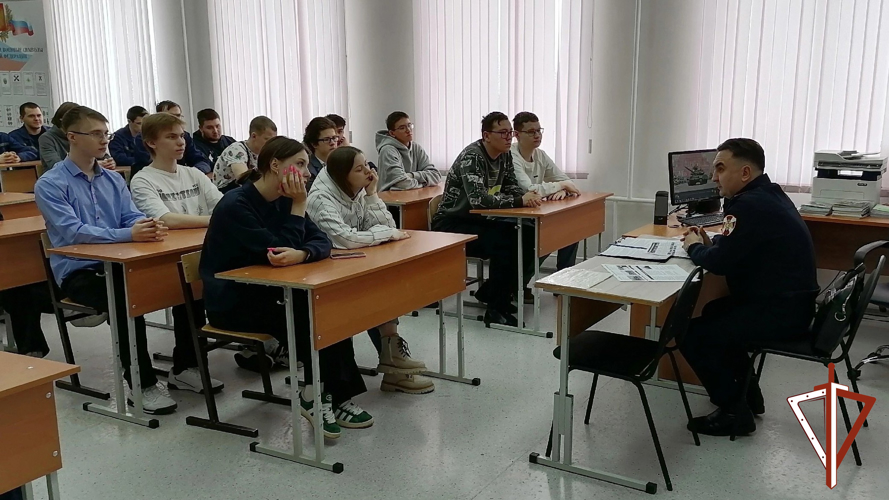 В Югре Росгвардия провела внеклассные уроки, посвященные поступлению в ВУЗы ведомства