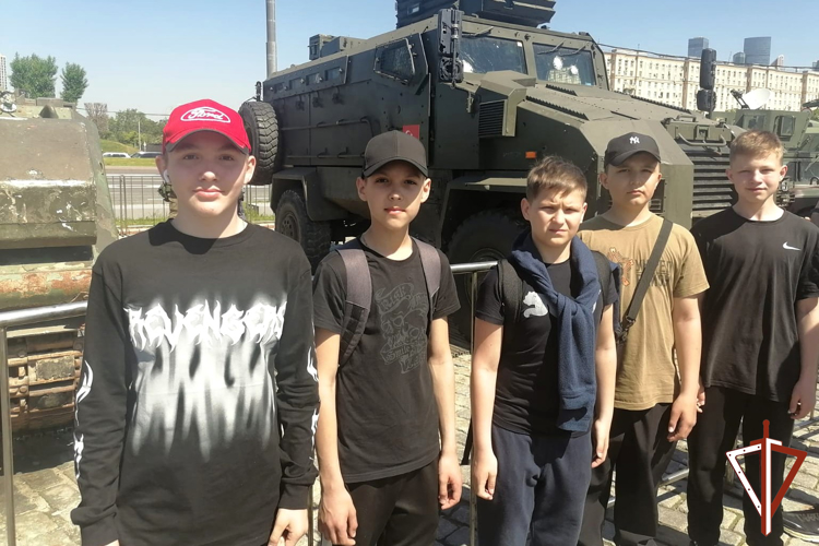 Курсанты военно-патриотического движения Росгвардии из Югры приняли участие в турнире по стрельбе «Юный витязь»