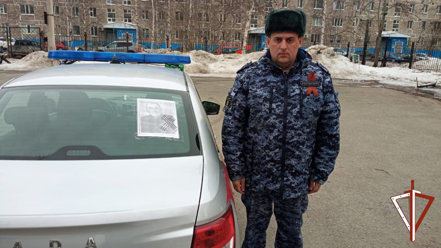 Патриотическую акцию «Бессмертный автополк» поддержали росгвардейцы Югры