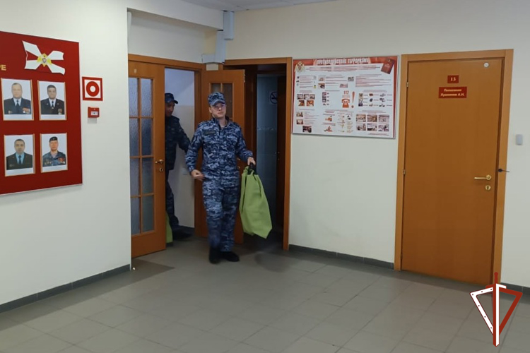 Росгвардия и МЧС в Югре отработали действия по ликвидации пожара на собственном объекте