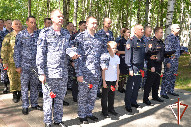  В день памяти и скорби Росгвардия почтила память участников Великой Отечественной войны  в Югре 