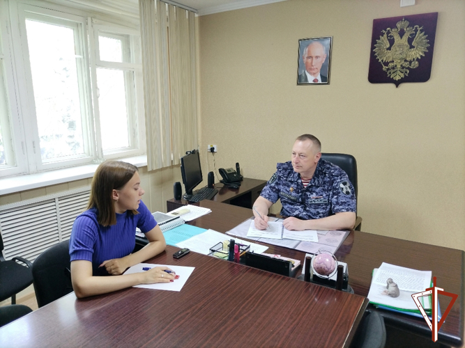   Росгвардия провела брифинг для СМИ по случаю 55-летия со дня образования вневедомственной охраны Нефтеюганска