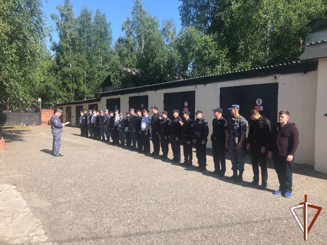  Росгвардия провела брифинг для СМИ по случаю 55-летия со дня образования вневедомственной охраны Нефтеюганска