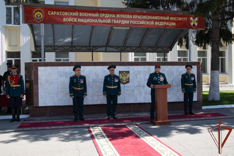 Начальник Саратовского военного института Росгвардии Герой России полковник Александр Белоглазов представлен личному составу (видео)