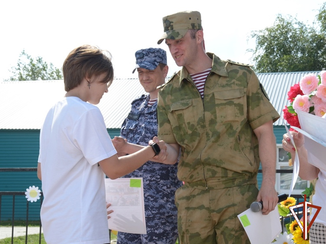 В Югре Росгвардия поблагодарила жителей села Батово за гуманитарную помощь участникам СВО