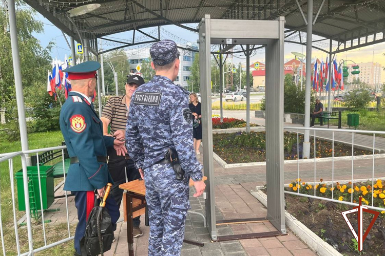 Росгвардия обеспечила правопорядок во время празднования Дня Военно-морского флота в Югре