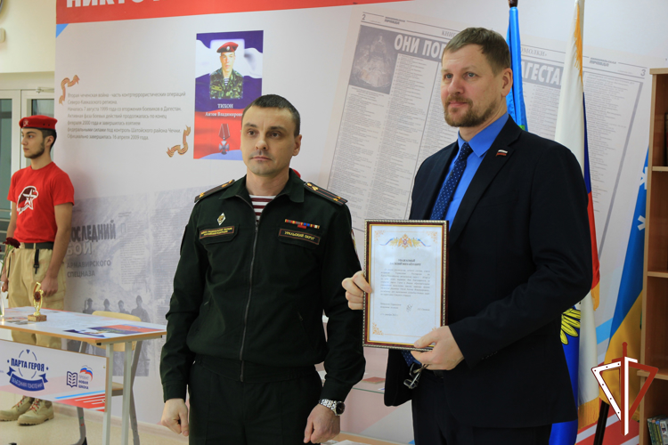 Росгвардия почтила память военнослужащего внутренних войск кавалера ордена Мужества рядового Тихон Антона