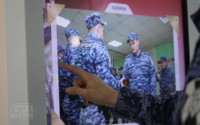 В Сургуте открылась фотовыставка, посвященная годовщине образования регионального управления Росгвардии