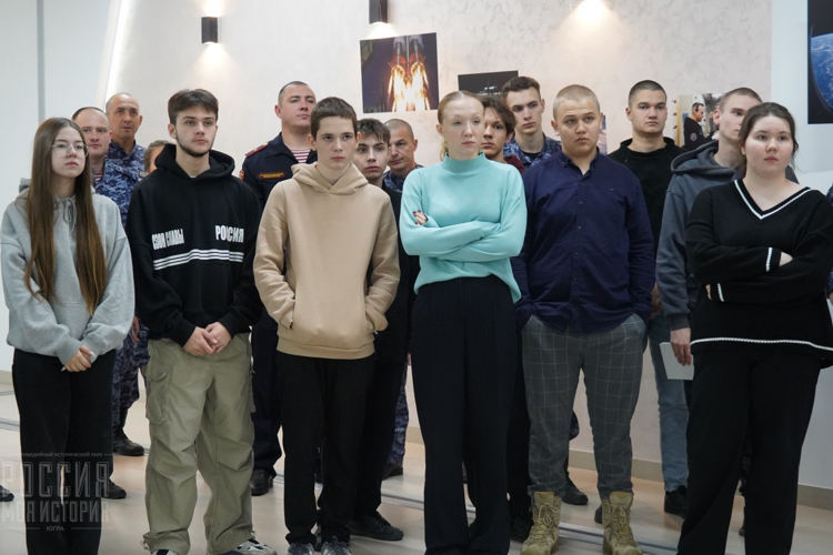 В Сургуте открылась фотовыставка, посвященная годовщине образования регионального управления Росгвардии