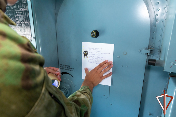 Военные летчики - участники СВО - поблагодарили ребятишек из Ханты-Мансийска за письма поддержки  (видео)