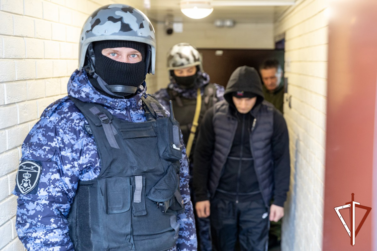 В Сургуте сотрудники Росгвардии задержали подозреваемых в незаконном хранении наркотических средств