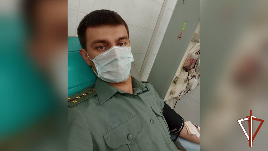 Военнослужащие и сотрудники Росгвардии пополнили банк крови медицинских учреждений Югры