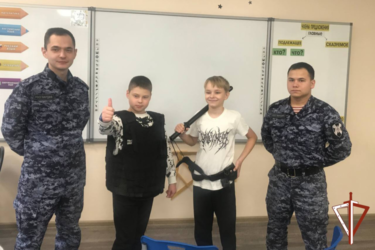 Юные югорчане познакомились с деятельностью вневедомственной охраны Росгвардии