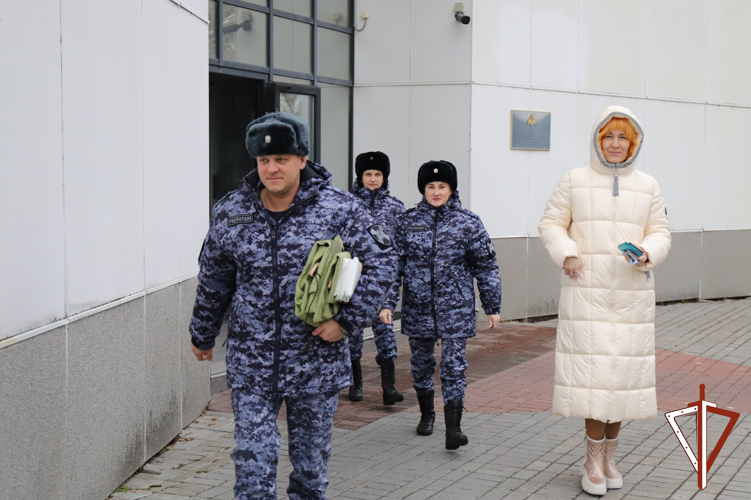 Росгвардия и МЧС провели тренировку по ликвидации условного пожара в Ханты-Мансийске