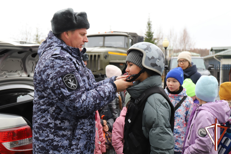 Юные югорчане познакомились с деятельностью вневедомственной охраны Росгвардии