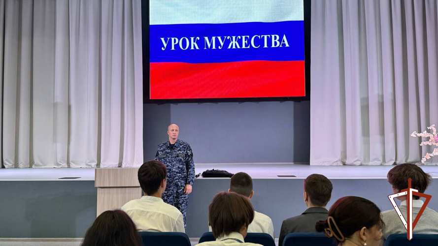 В Нижневартовске сотрудники Росгвардии провели ряд патриотических мероприятий