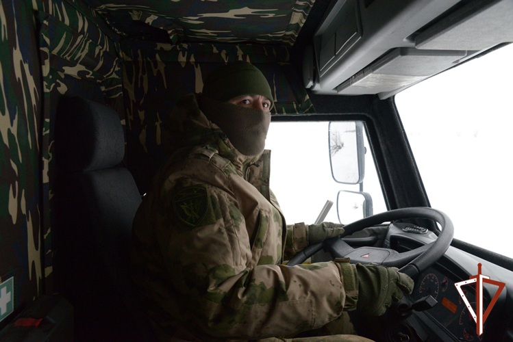 В очередном выпуске авторской программы "Югра – территория безопасности. Росгвардия" журналисты провели тест-драйв ведомственных автомобилей «Урал» и «Камаз»