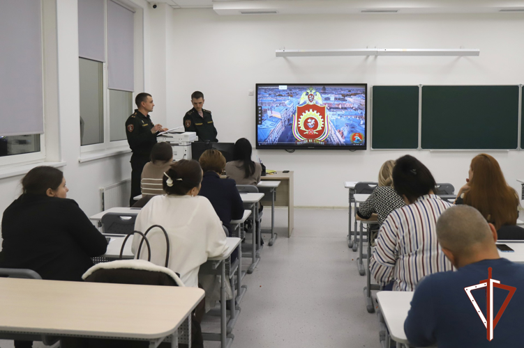 В Ханты-Мансийске офицеры Росгвардии провели родительское собрание, посвящённое вопросам поступления в вузы ведомства