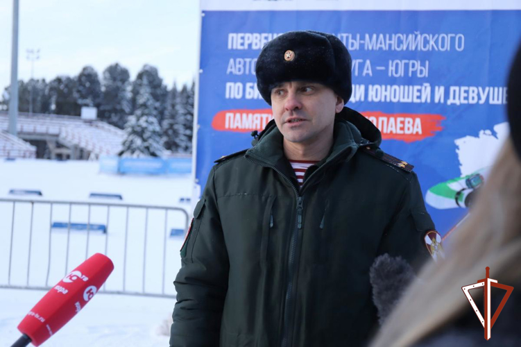 Турнир по биатлону в честь кавалера ордена Мужества бойца ОМОН «Стерх» Росгвардии стартовал в Югре