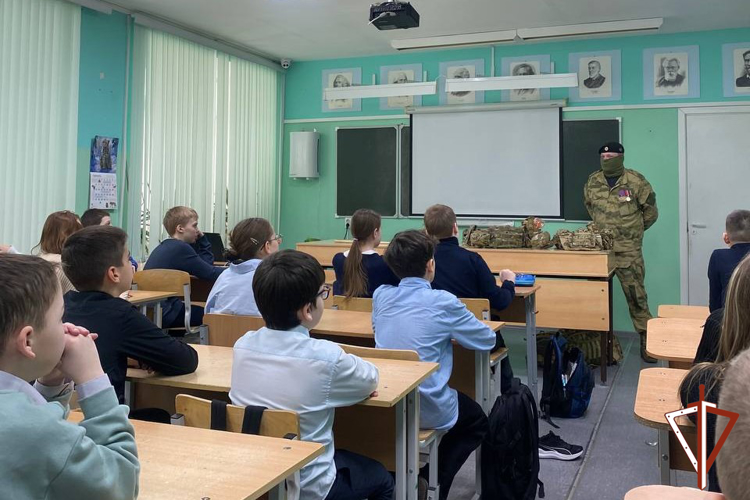 В школах Югры состоялись встречи, посвященные 78-й годовщине со Дня образования инженерной службы Росгвардии