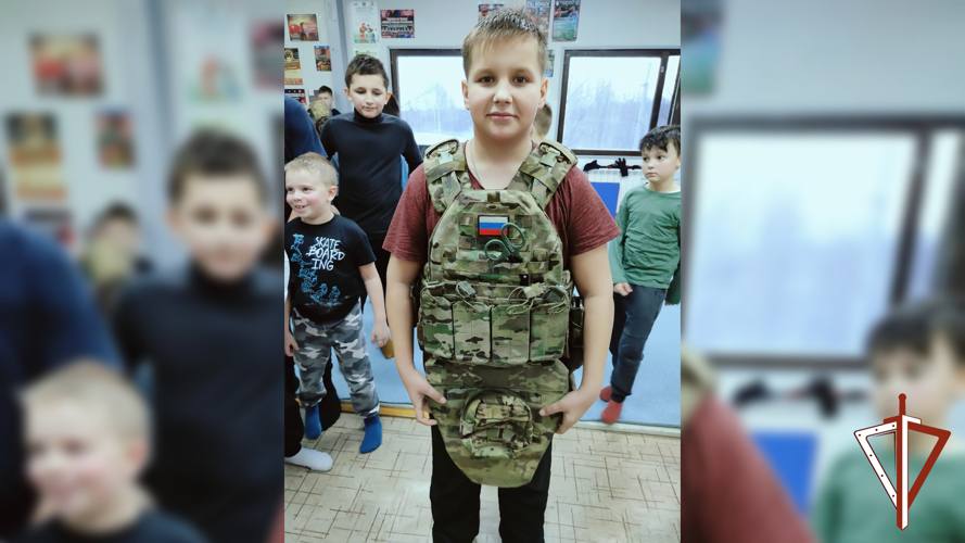 В Нижневартовском районе сотрудники Росгвардии провели для курсантов детско-юношеского движения занятия по начальной военной подготовке