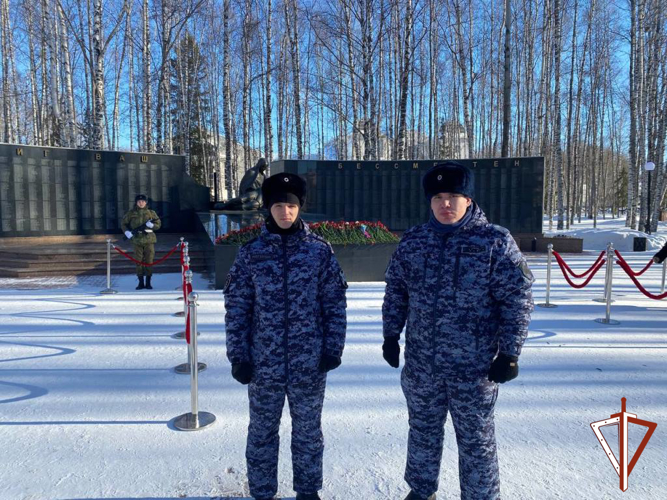 В Югре Росгвардия обеспечила безопасность граждан при проведении торжественных мероприятий в День защитника Отечества 