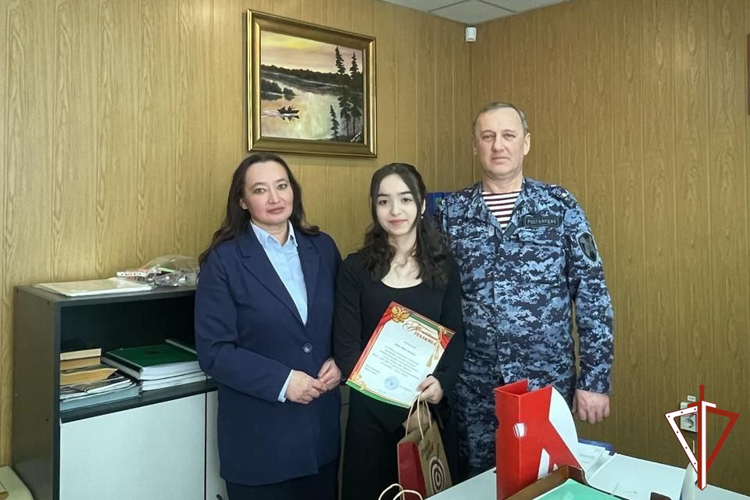 Конкурс рисунков в честь защитников Отечества состоялся в Пыть-Яхском отделе вневедомственной охраны Росгвардии