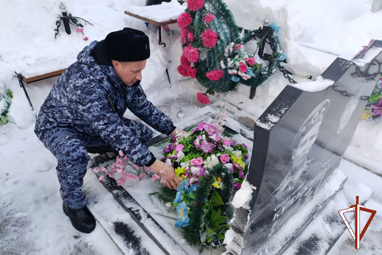В Югре военнослужащие и сотрудники Росгвардии приняли участие в мероприятиях, посвященных Дню защитника Отечества