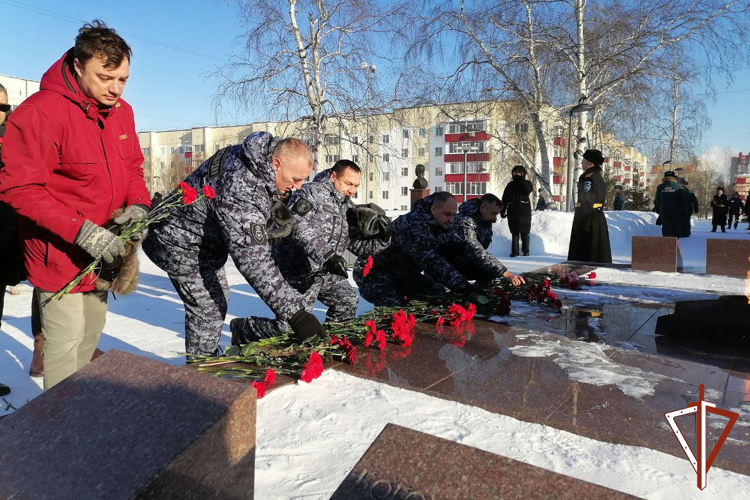 В Югре военнослужащие и сотрудники Росгвардии приняли участие в мероприятиях, посвященных Дню защитника Отечества