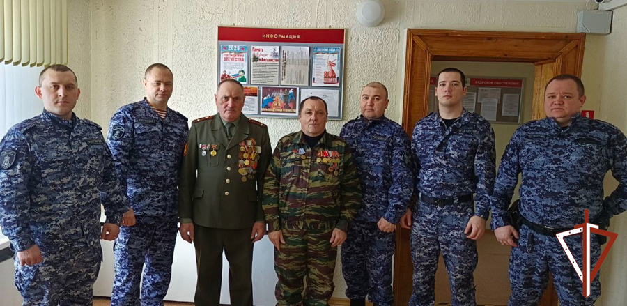 В Югре военнослужащие и сотрудники Росгвардии присоединились к мероприятиям, посвященным Дню памяти о россиянах, исполнявших служебный долг за пределами Отечества