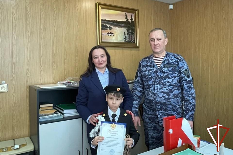 Конкурс рисунков в честь защитников Отечества состоялся в Пыть-Яхском отделе вневедомственной охраны Росгвардии