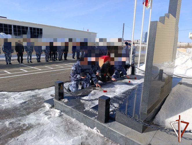 В Югре военнослужащие и сотрудники Росгвардии приняли участие в торжественных мероприятиях ко дню образования ведомства