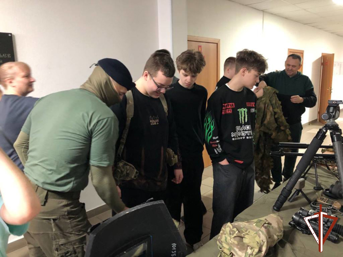 В Югре Росгвардия проводит тематические встречи с подшефными школьниками  
