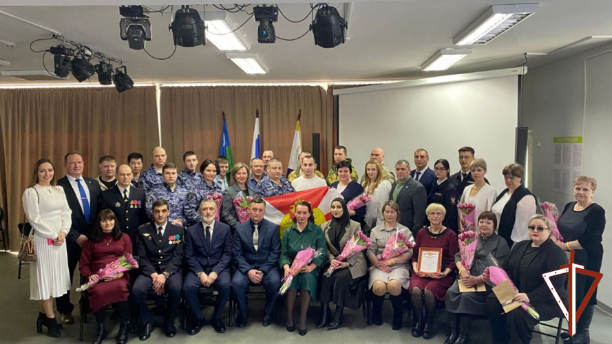 В Югре военнослужащие и сотрудники Росгвардии приняли участие в торжественных мероприятиях ко дню образования ведомства