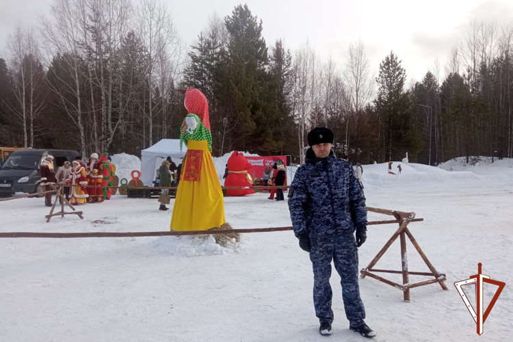 В Югре сотрудники Росгвардии обеспечили безопасность народных гуляний на масленицу 