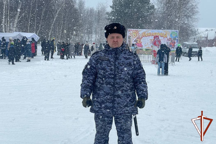 В Югре сотрудники Росгвардии обеспечили безопасность народных гуляний на масленицу 