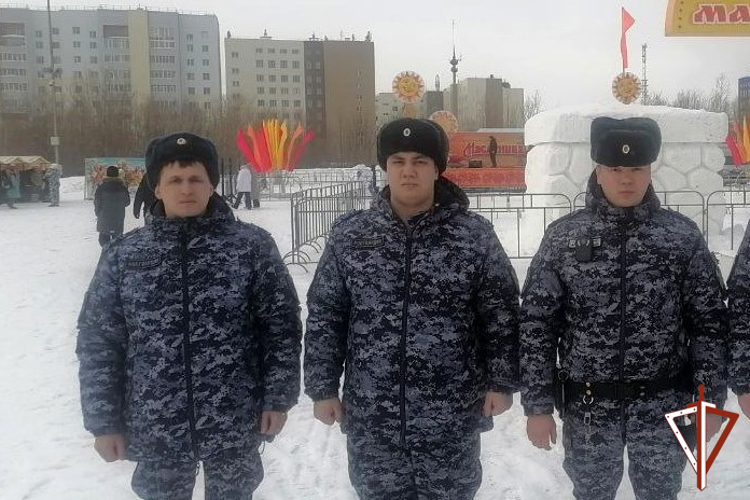 В Югре сотрудники Росгвардии обеспечили безопасность народных гуляний на масленицу 