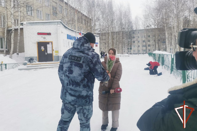 Ведомственная акция «Весенний комплимент от Росгвардии» состоялась в Югре