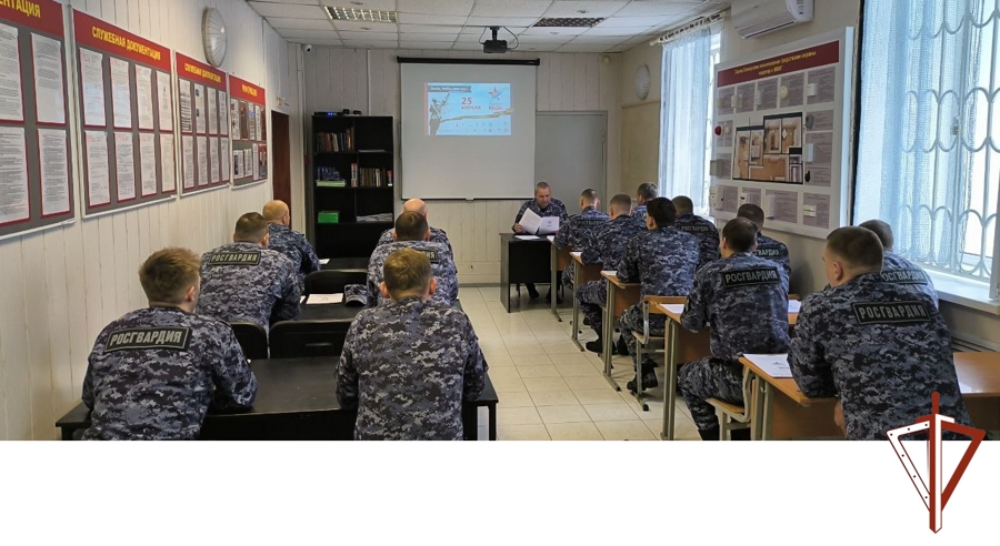 В Югре военнослужащие и сотрудники Росгвардии написали «Диктант Победы»