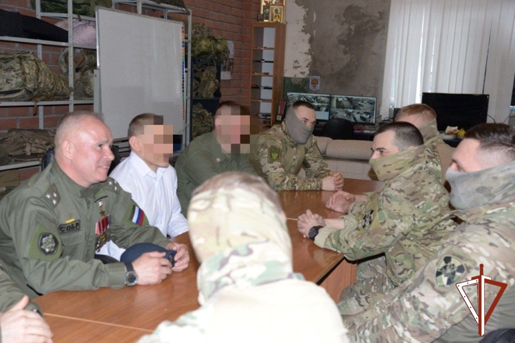 В Югре боевые офицеры и ветераны Росгвардии встретились с Героем Российской Федерации Александром Головашкиным