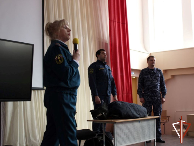 В Югре представители Росгвардии рассказали школьникам о правилах пожарной безопасности в быту  