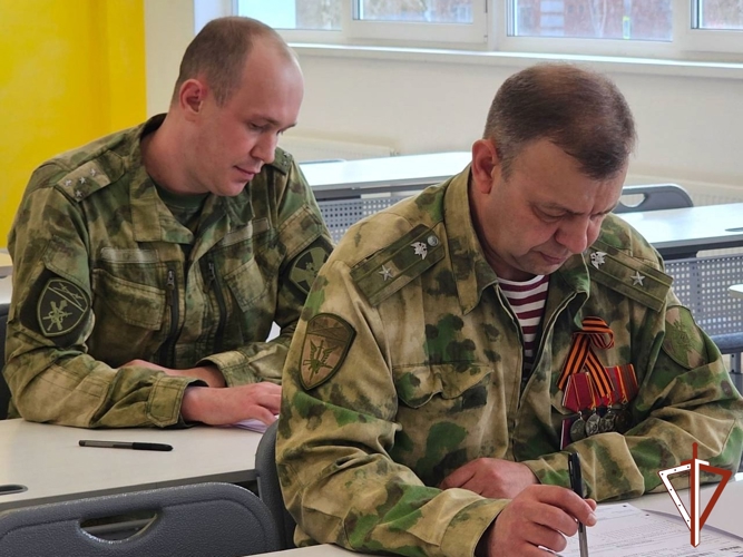 В Югре военнослужащие и сотрудники Росгвардии написали «Диктант Победы»