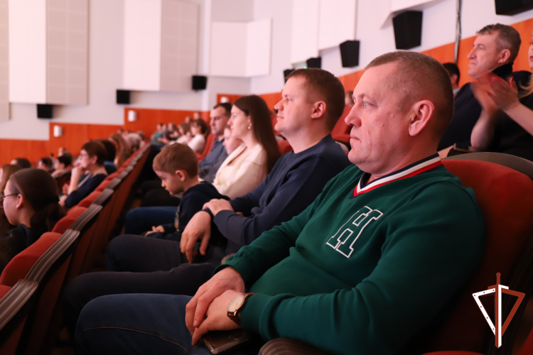 В Ханты-Мансийске офицеры Росгвардии посетили концертные программы в поддержку СВО и юбилея Концертного оркестра Югры