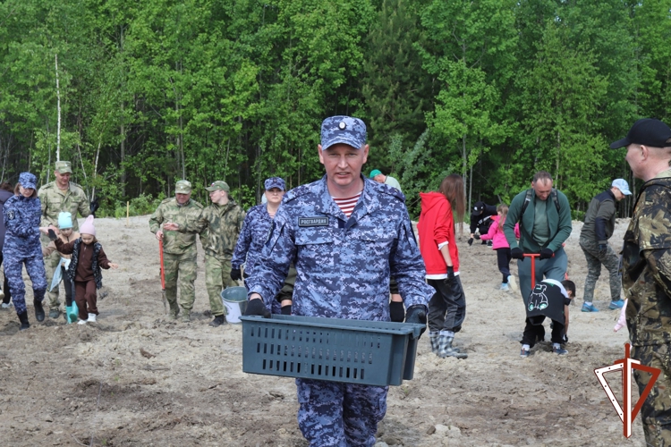 К Международной акции «Сад памяти» присоединились росгвардейцы в Югре 