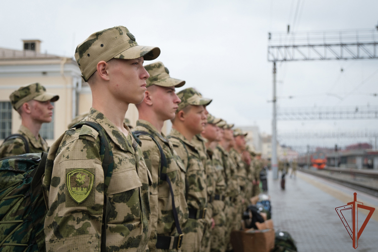 Новобранцы с Урала отправились служить в элитное соединение Росгвардии 
