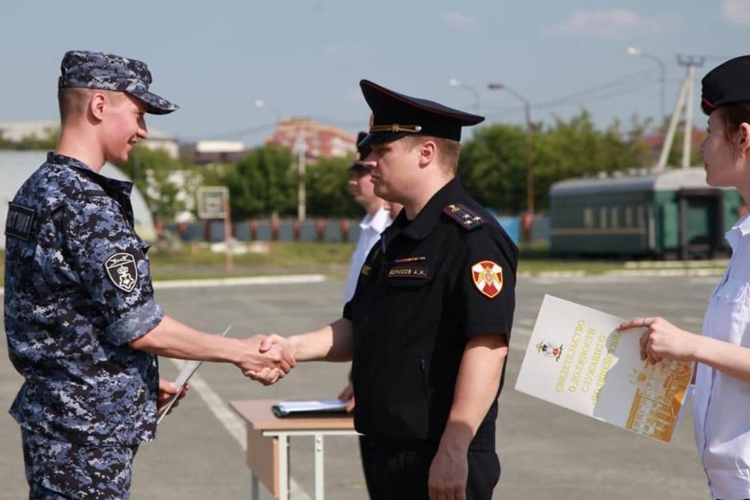 Сотрудники вневедомственной охраны Уральского округа Росгвардии завершили курс профессиональной подготовки в Тюмени